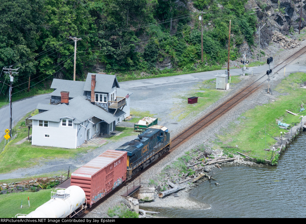 M422 approaches the old depot and signals at Highland